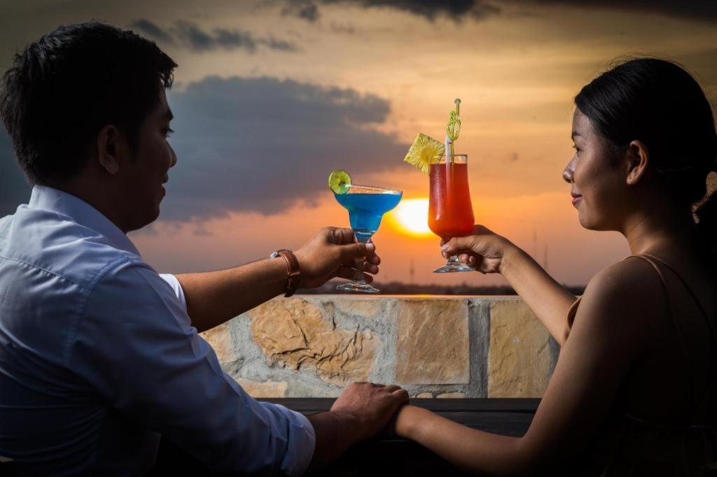 The Grand Cyclo Boutique Suite & Spa Siem Reap Bagian luar foto